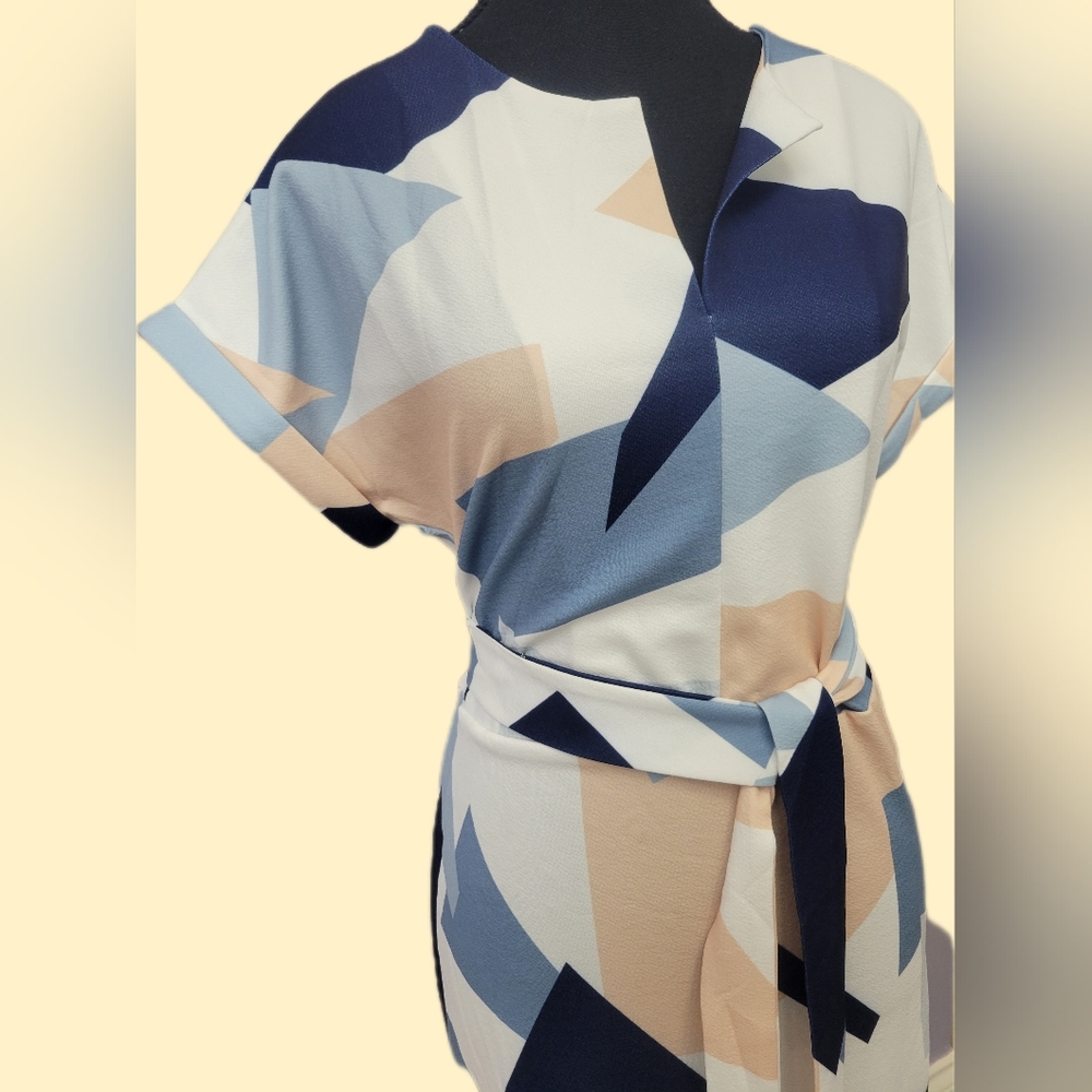Symmetrical patterned dress. Size small. - Picture 3 of 3
